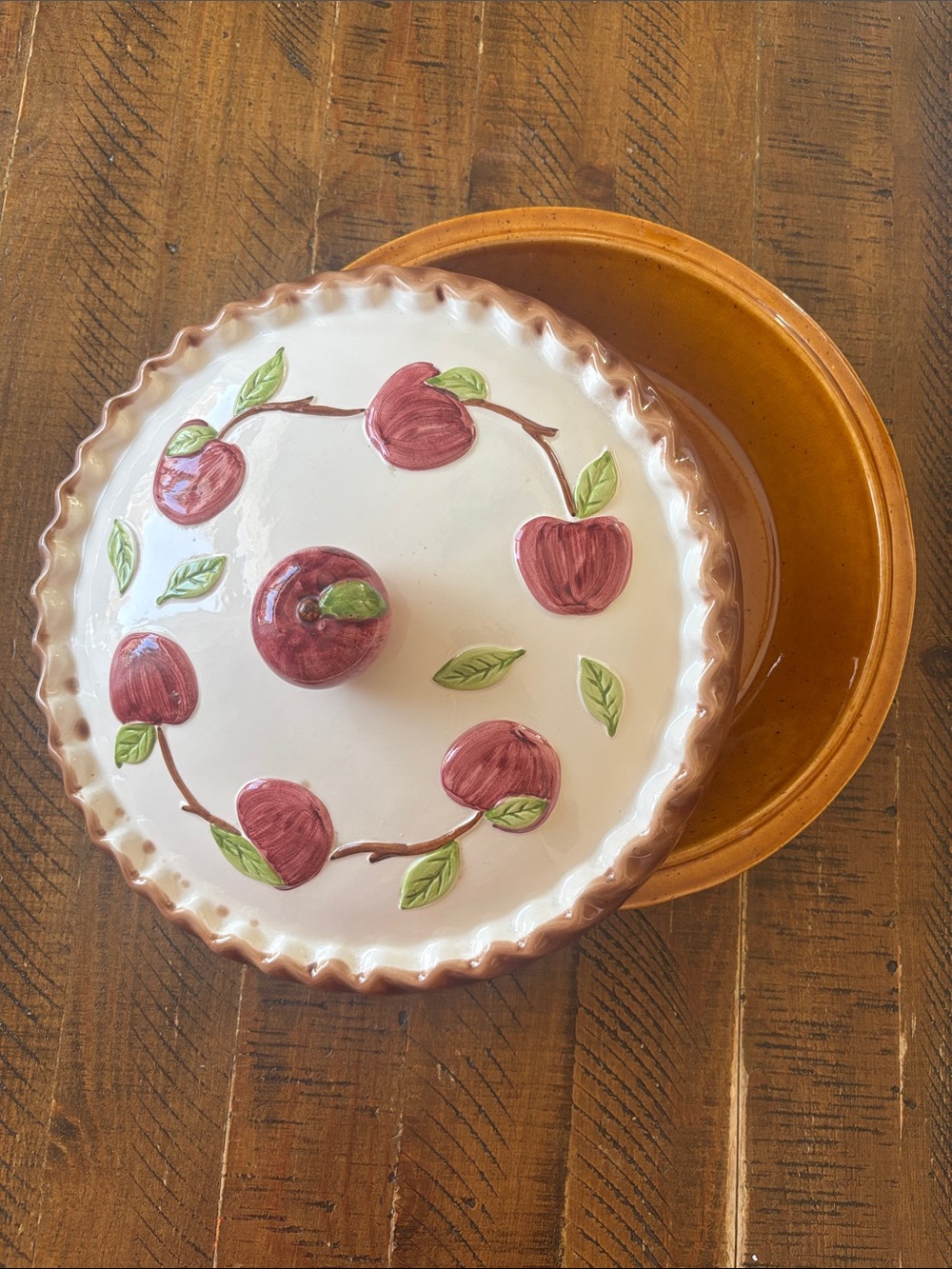 Vintage Franciscan Apple Pie Dish with Lid with 3D Apple Design